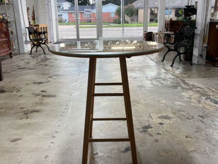 ROUND TABLE WITH GLASS TOP For Sale